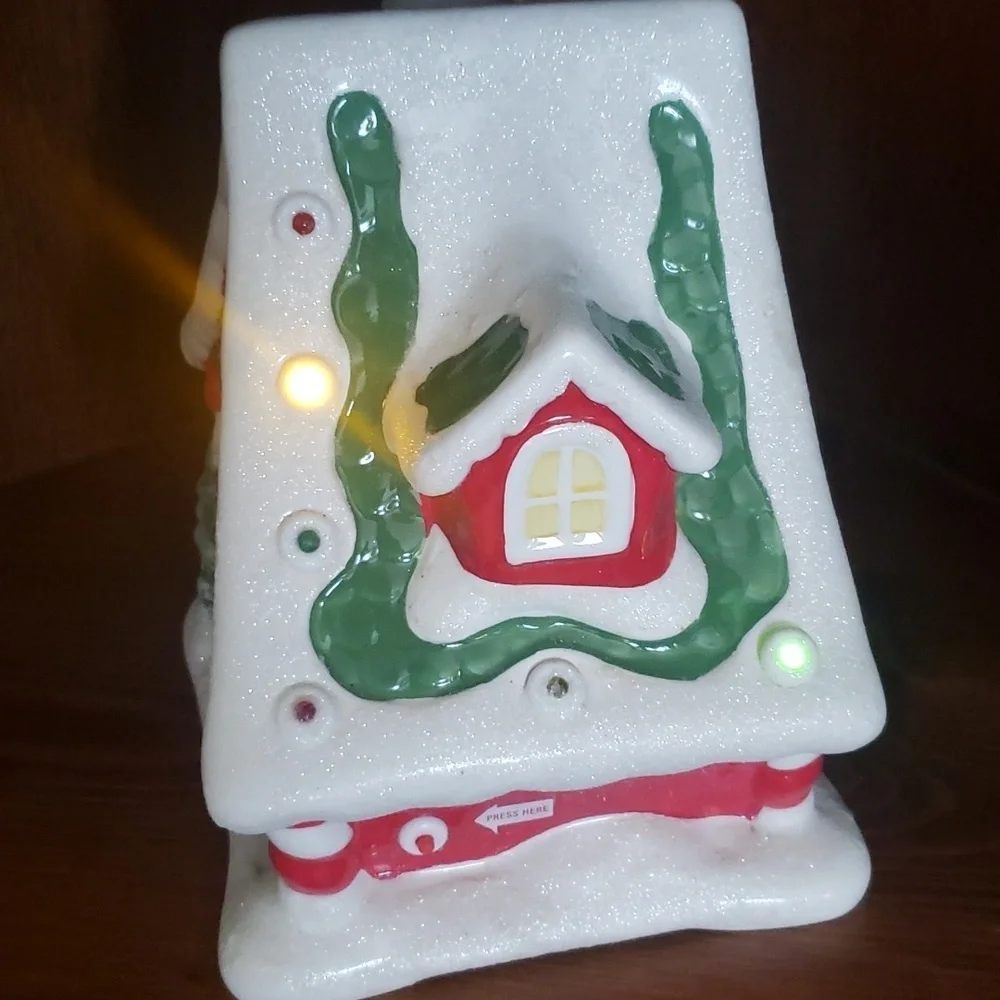 2012 Hallmark Santas Workshop - Music & Lights 8 1/2